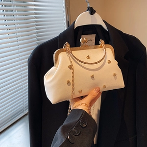 Women Vintage PU Leather Heart Rivet Kiss Lock Frame Shoulder Bag Elegant Metal Chain Party Crossbody Handbag