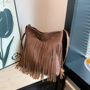Sac fourre-tout bohème vintage à franges marron avec œillets en cuir synthétique