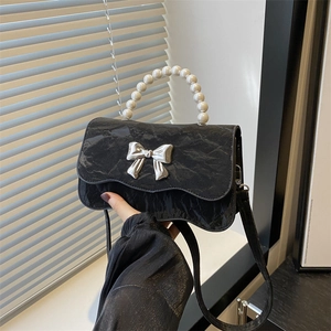 Fashion Artificial Pearl Handle Women Shoulder Bag Bow Decor Wave Edge Crossbody Bag Solid Color Textured PU Leather Tote Handbag