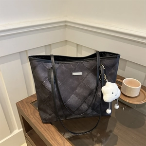 Retro large capacity black tote bag with diamond pattern and cute cloud charm