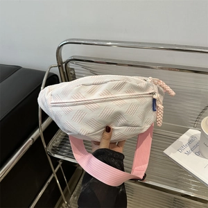 Sac bandoulière japonais en nylon tissé beige et rose pour un style décontracté