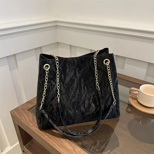 Black pleated tote bag with gold chain strap and FASHION embossed texture for daily commute