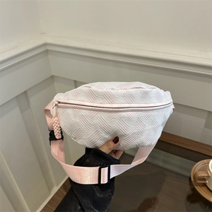 Riñonera rosa de rayas con textura de rombos y correa ajustable de nailon para mujer