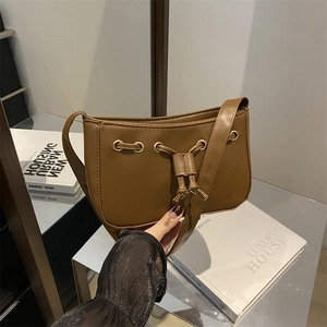 Women Fashion Underarm Bag PU Leather Drawstring Metal Eyelets Shoulder Bag Trendy Minimalist Baguette Bag For Daily Party Use