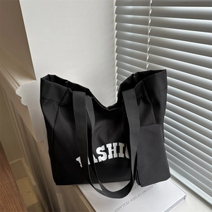 Sac fourre-tout noir minimaliste avec imprimé FASHION blanc et petite pochette amovible