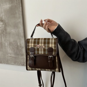 Mini sac à dos à carreaux avec broderie de teckel et finitions en cuir style rétro