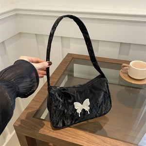 Sac sous le bras Plissé pour Femme en Cuir PU Mode Sac à Bandoulière Unique Décor Papillon Métallique Style Street Y2K