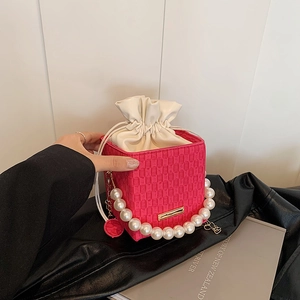 Rosa gesteppte Beuteltasche mit Perlenhenkel und Tunnelzug-Innentasche für Damen