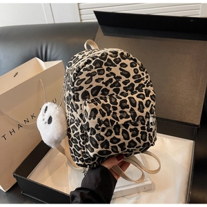 Mini zaino leopardato con ciondolo a forma di panda peluche in confezione regalo