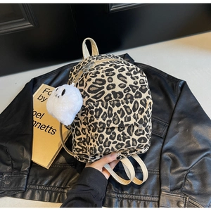 Mini zaino jacquard leopardato con ciondolo in peluche e spallacci in similpelle
