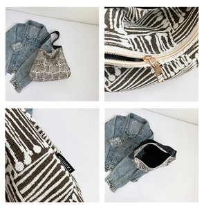 Détails du grand sac cabas en toile à carreaux avec fermeture zippée et étiquette mode