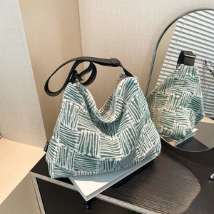 Grand sac fourre-tout à rayures vertes et blanches avec bandoulière réglable