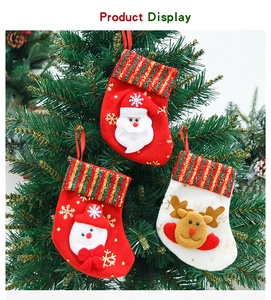 Dreiteiliges Weihnachtsstrumpf-Set mit 3D Weihnachtsmann, Schneemann und Rentier Ornamenten