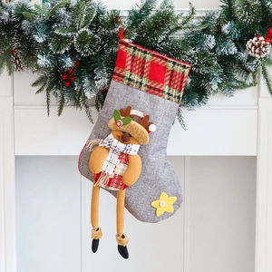 Chaussette de Noël en lin avec poupée renne 3D et revers à carreaux rouges et verts