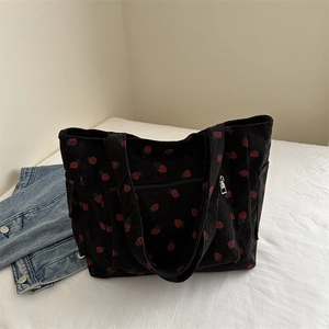 Borsa tote in velluto a coste nero con stampa fragola e tasche multiple in stile casual