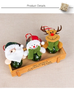 Détails de poupées de Noël en peluche avec cloches vertes dans une boîte en bois