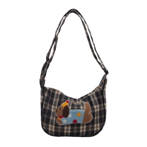 Borsa a spalla chic a quadretti con simpatica toppa ricamata a forma di cucciolo