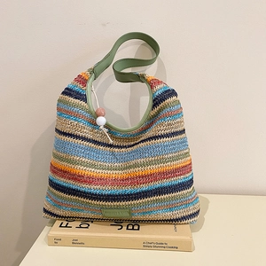 Sac fourre-tout en paille rayée avec poignées en cuir vert avocat pour vacances d'été