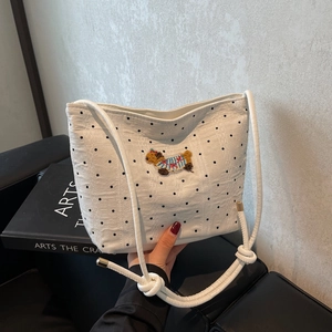Sac à épaule blanc à pois noirs avec broderie chien mignonne pour un look chic