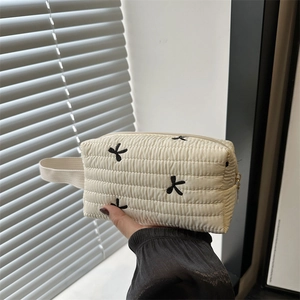 Quilted Cosmetic Bag With Bow Embroidery Portable Travel Toiletry Storage Bag Small Makeup Organizer For Women Daily Use