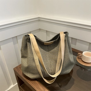 Grand sac cabas tissé avec doubles lanières pour le quotidien et le style automnal