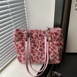Sac cabas en peluche rose à imprimé léopard avec bandoulière élégante en chaîne