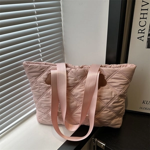 Pink quilted rhombus tote bag in lightweight nylon fabric for casual daily use
