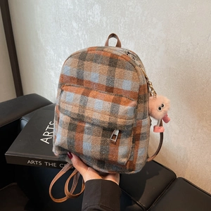 Mini zaino retrò in tela a quadri con ciondolo a forma di mostro di peluche rosa