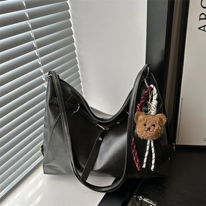 Women Large Capacity PU Leather Tote Bag Retro Urban Simplicity Solid Color Shoulder Bag With Fashion Bear Charm Commute Handbag