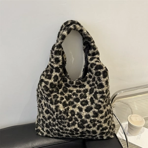 Grand sac cabas en peluche à imprimé léopard pour femme, idéal pour la mode automne-hiver
