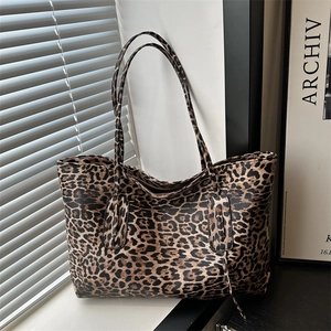 Sac Cabas Imprimé Léopard à la Mode pour Femmes Grande Capacité en Cuir PU Sac à Bandoulière Casual Automne Hiver
