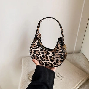 Fashion Leopard Print Crescent Hobo Bag Women Casual PU Leather Shoulder Bag Underarm Handbag With Golden Hardware