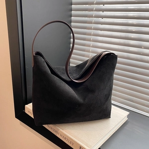 Sac hobo en daim noir à grande capacité avec fines bandoulières marron foncé