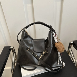 Retro PU Leather Large Capacity Tote Bag For Women With Belt Decoration Bear Charm Fashion Commuter Shoulder Handbag