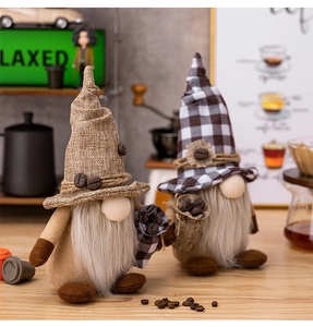 Détail de gnomes sur le thème du café avec chapeaux en toile de jute et barbes