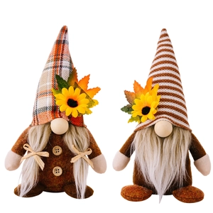 Herbst-Zwerge mit Sonnenblumen und Ahornblättern für Erntedankfest und Dekoration