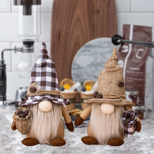 Poupée Gnome Thème Café Fait Main Figurine de Nain en Peluche Sans Visage Avec Chapeau en Toile de Jute à Carreaux Décor pour Maison Cuisine Bar à Café Bureau Cadeau