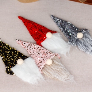 Vierteiliges Set Weihnachtswichtel Flaschenhüllen mit Pailletten in Rot Grau und Rosa