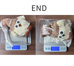Misurazione del peso del peluche a forma di gufo luminoso con peso netto di 69 grammi