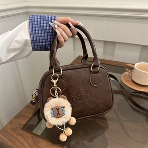 Sac Bandoulière en Cuir PU Mode Minimaliste Urbain Lettre Gauffré Sac à Main pour Femmes Retro Petit Sac Carré Quotidien