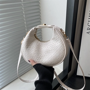 Fashion Woven PU Leather Crescent Shoulder Bag For Women Casual Underarm Crossbody Purse Minimalist Hobo Handbag Jewelry