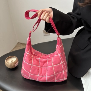 Sac Fourre-tout Matelassé de Grande Capacité pour Femmes Nylon Léger avec Surpiqûres Colorées Sac à Épaule Décontracté