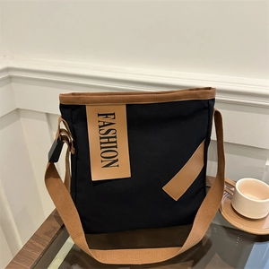 Sac Fourre-tout en Toile pour Femmes Grande Capacité Sac Bandoulière Mode Minimaliste Décontracté Sac à Épaule pour Navettage Quotidien