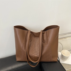 Women Large Capacity PU Leather Tote Bag 2025 Early Spring Retro Animal Pattern Stitching Shoulder Bag Daily Commute Handbag