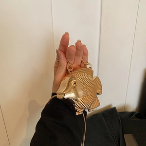 Petit Sac à Bandoulière Créatif en Forme de Poisson en Métal pour Femmes Pochette de Soirée à Écailles Métalliques avec Chaîne