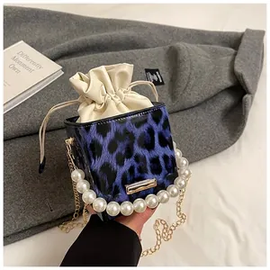 Mini Leopard-Perlen-Handtasche mit goldener Kette und Kordelzug-Innentasche