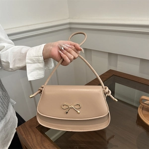 Sac à main beige élégant avec nœud doré et nœuds décoratifs latéraux au style moderne