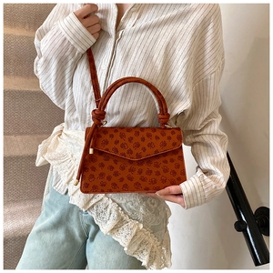 Sac à main rétro caramel avec motif floral, poignée ronde et détail de bandoulière