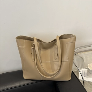 Minimalist large capacity khaki tote bag with contrast stitching on leather seat