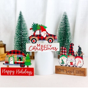 Drei weihnachtliche Tischdekorationen aus Holz mit Gnomen und Merry Christmas Schriftzug